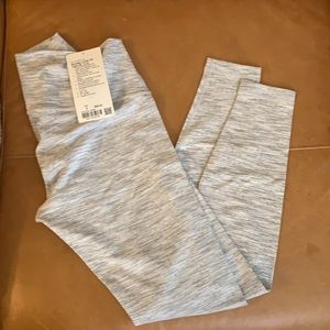 NWT Lululemon Wunder Under 28” Luon grey
